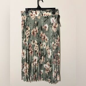 Women’s Floral Pleated Midi Skirt – Soft Sage Green | New with Tags